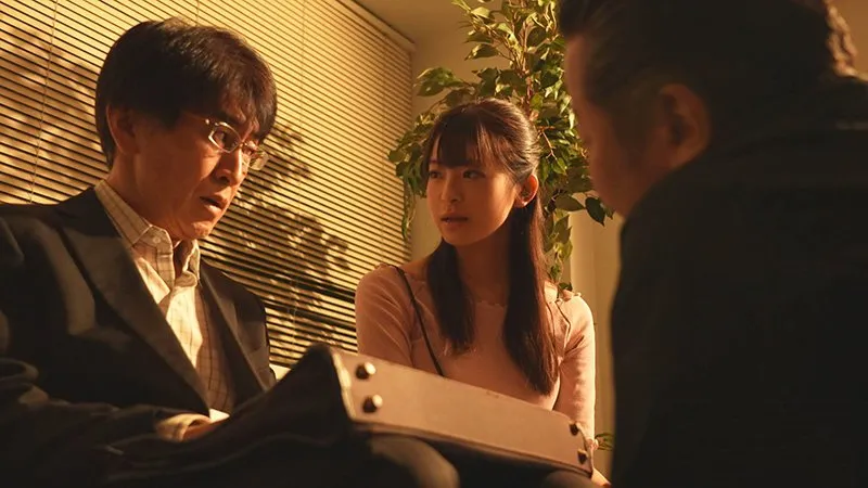 Gã chồng vay nợ bang hội, người vợ phải bán thân để trả nợ