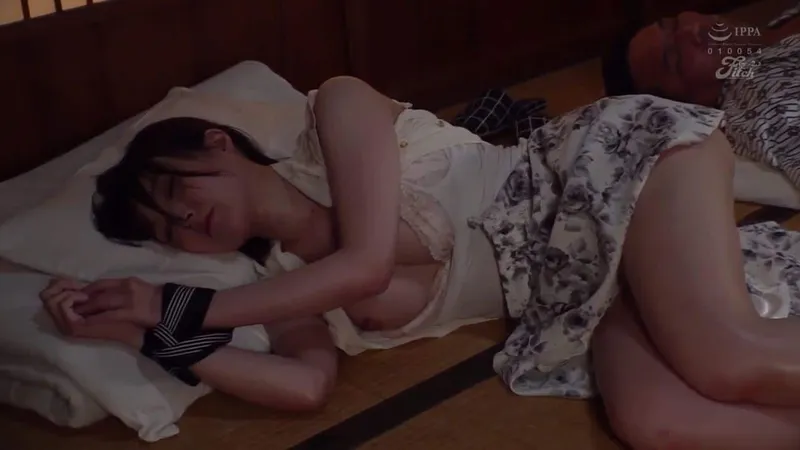 Xin người chồng đi làm ăn với quản lý, nữ nhân viên rơi vào kế hoạch của ông cấp trên biến thái