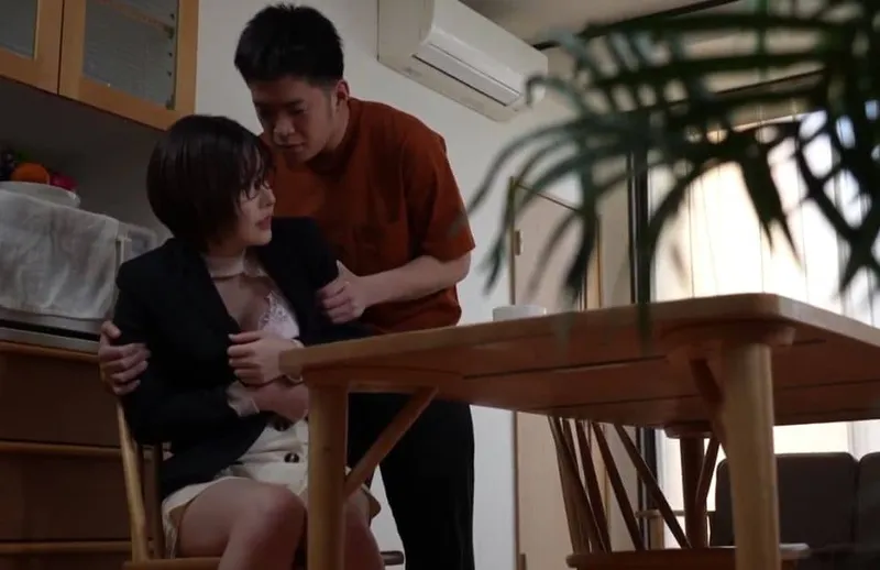 Trở về sau khi bị ép làm tình thì tiếp tục bị bố và em gã chồng chơi