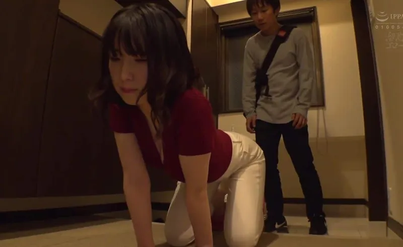 Em gái hàng xóm thiếu thốn và cậu học sinh trúng số cạnh bên