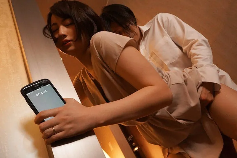 Bà xã đi họp lớp rồi nắc với nyc mặc cho ông chồng ở nhà chờ