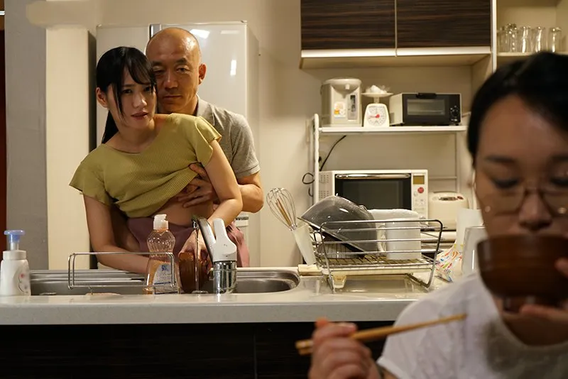 ông chồng quan hệ con gái riêng của người vợ khi biết người vợ không thể sinh con cho mình