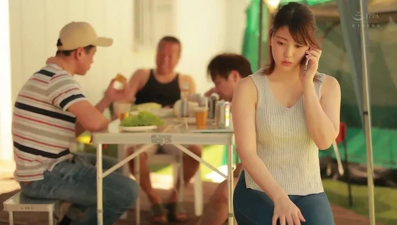 Người chồng khờ để vợ yêu tham gia sự kiện cắm trại với mấy gã nhà đối diện và cái kết