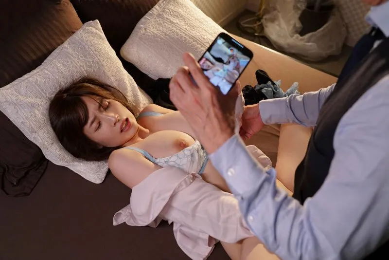 Quản lý chuốc thuốc em thư ký bắt phang cả đêm khi đi công việc xa